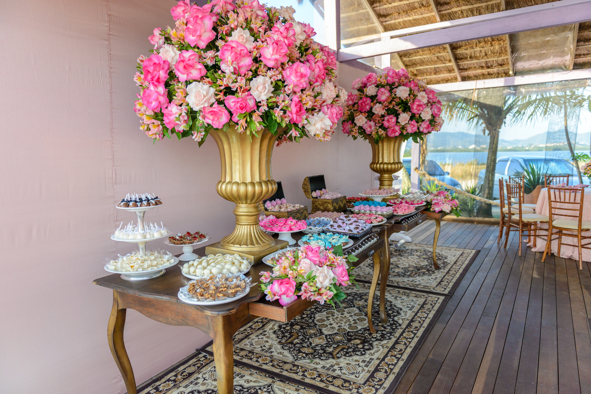 Decoração do casamento no quiosque harmonia em Camboinhas, Niterói - RJ