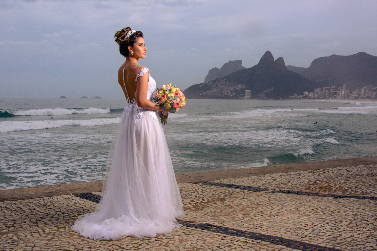 ensaio de noiva com buquê no arpoador - Rj