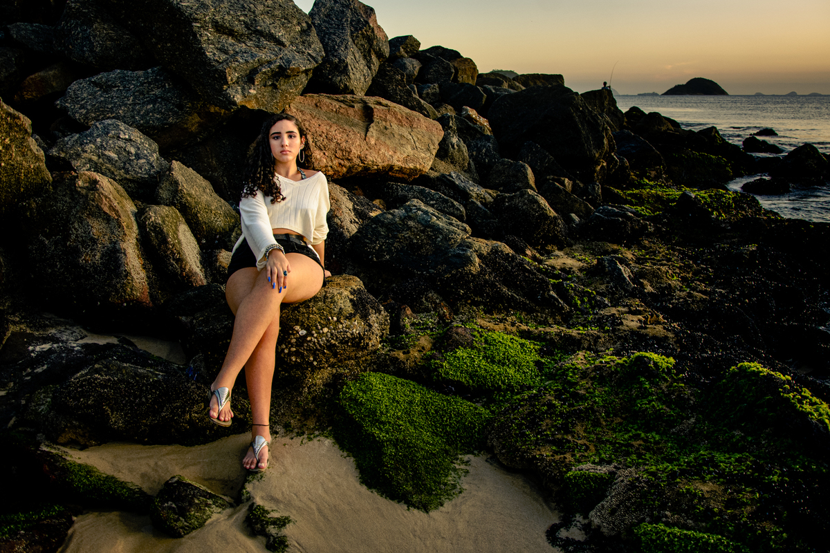 Debutante nas pedras do canal de Itaipú, Niterói - RJ