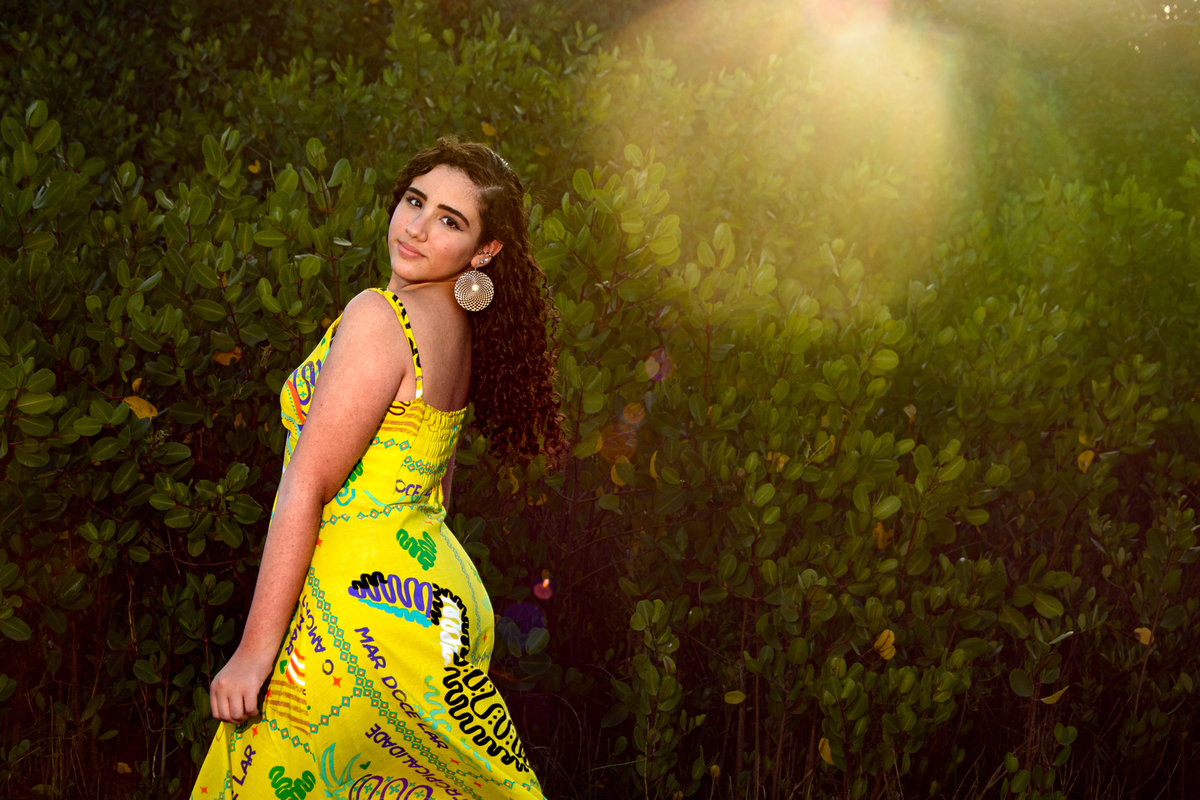 debutante de lado durante ensaio de 15 anos