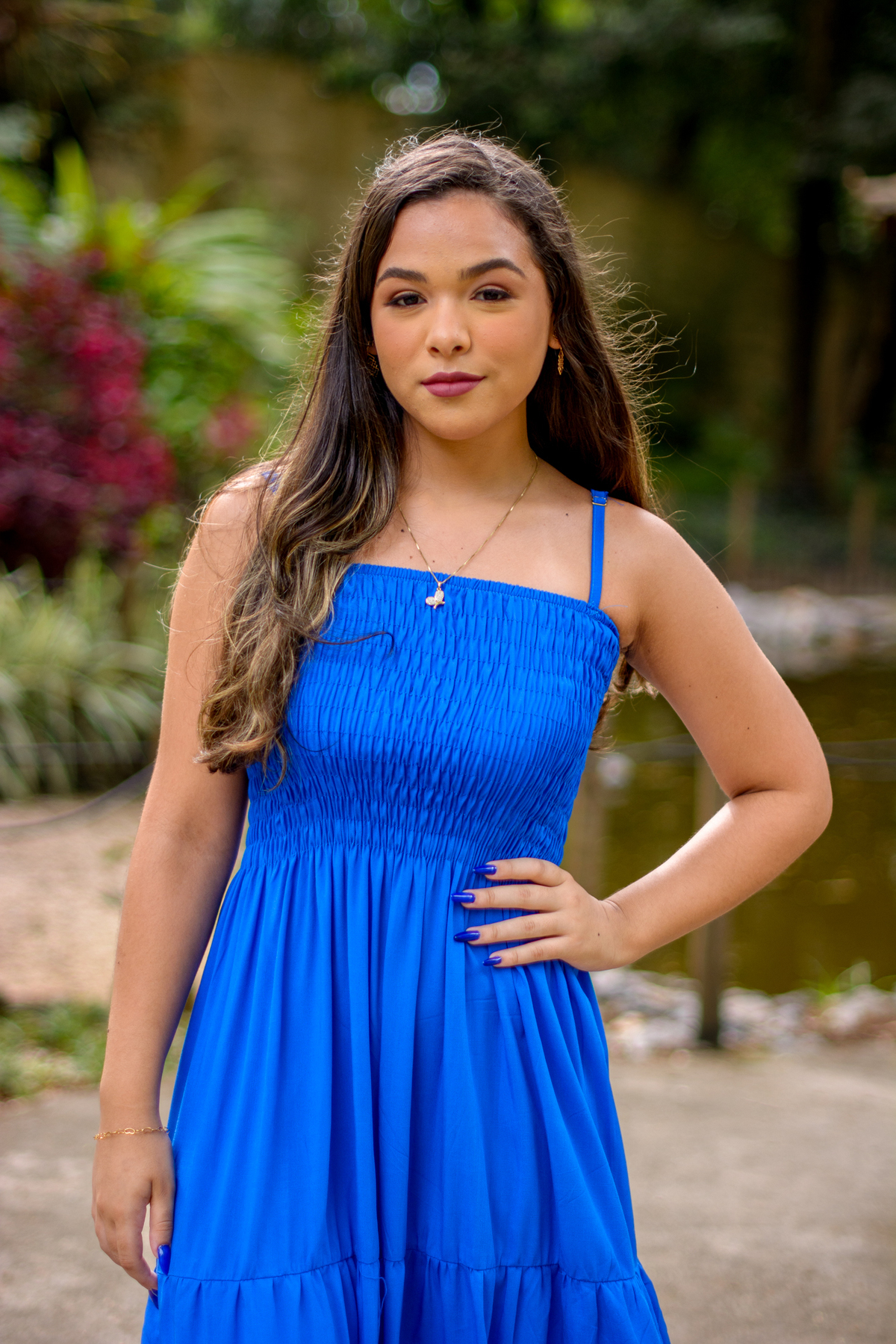Beleza da debutante em ensaio fotográfico no parque, Rio de Janeiro - RJ