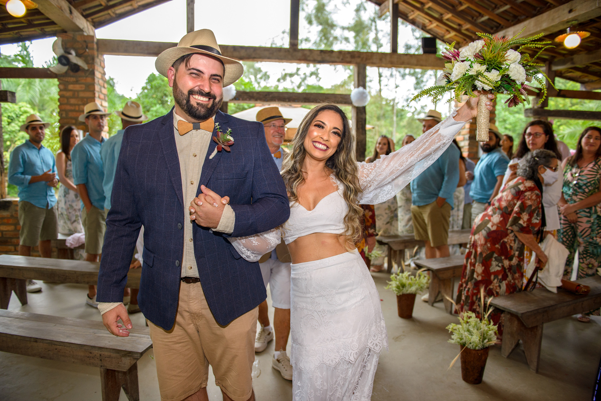 saida-do-casal-casamento-no sitio