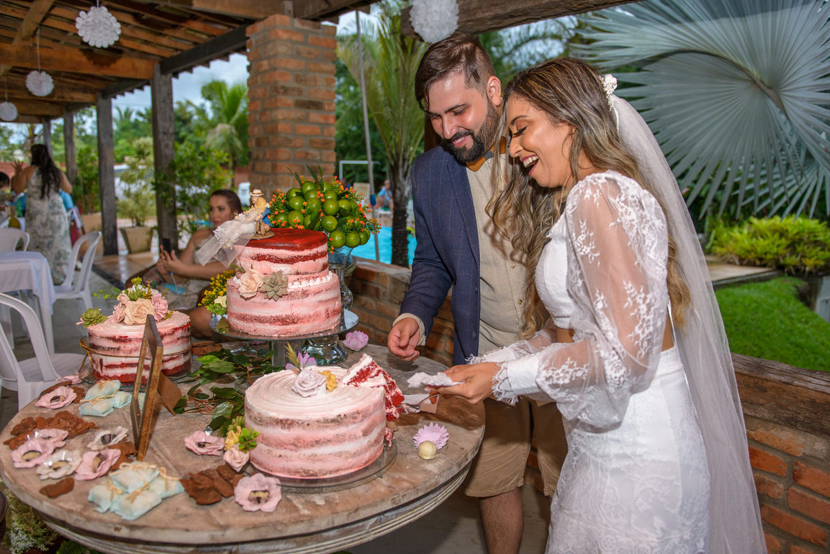 corte-do-bolo-de-casamento-de-dia
