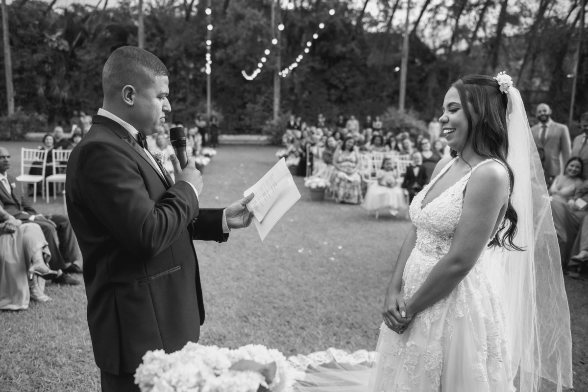 votos do noivo na cerimônia de casamento de dia