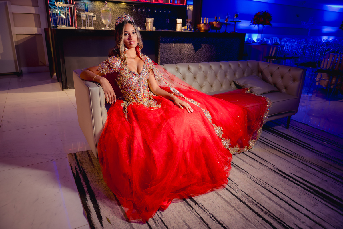 debutante com vestido vermelho