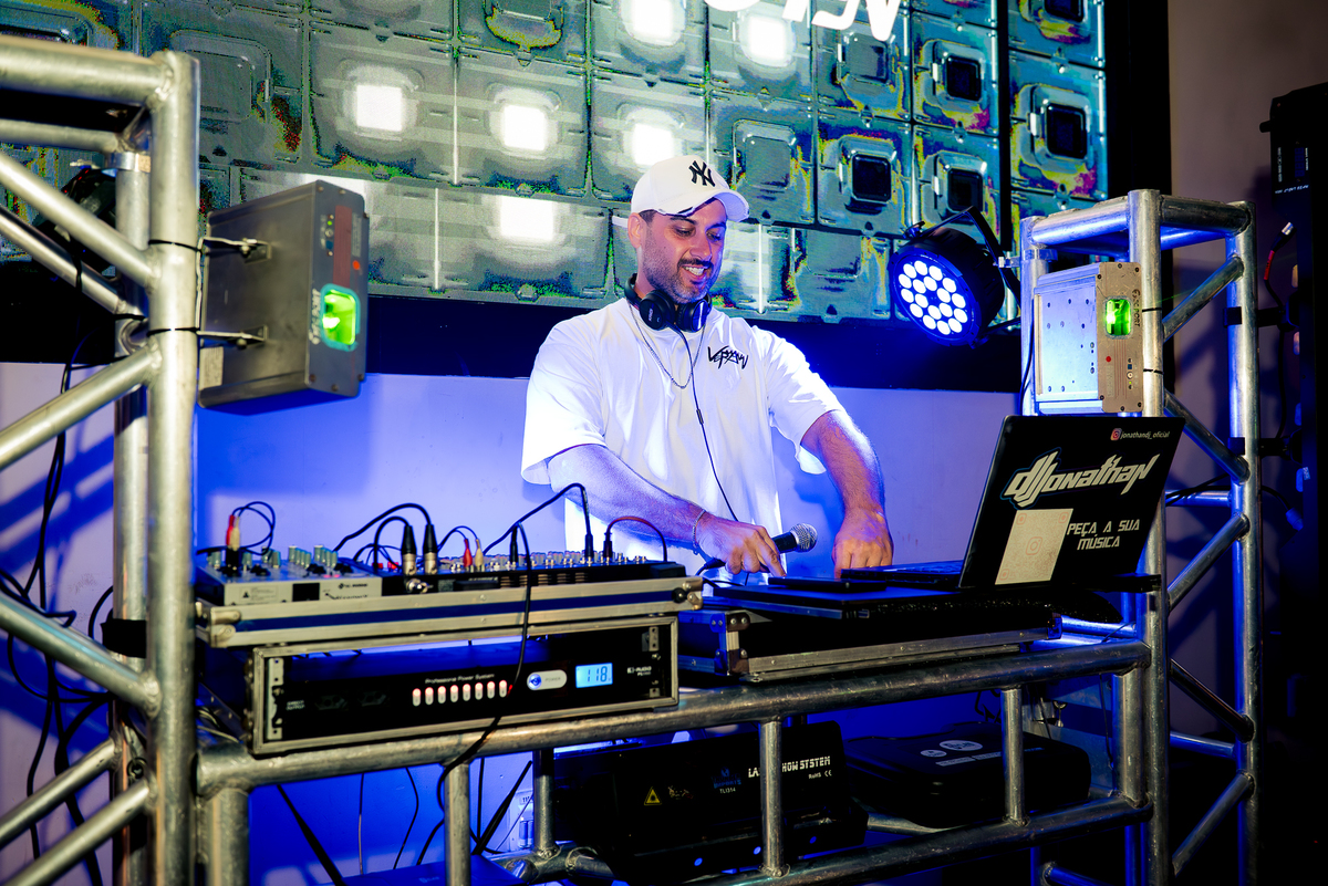 Dj som 