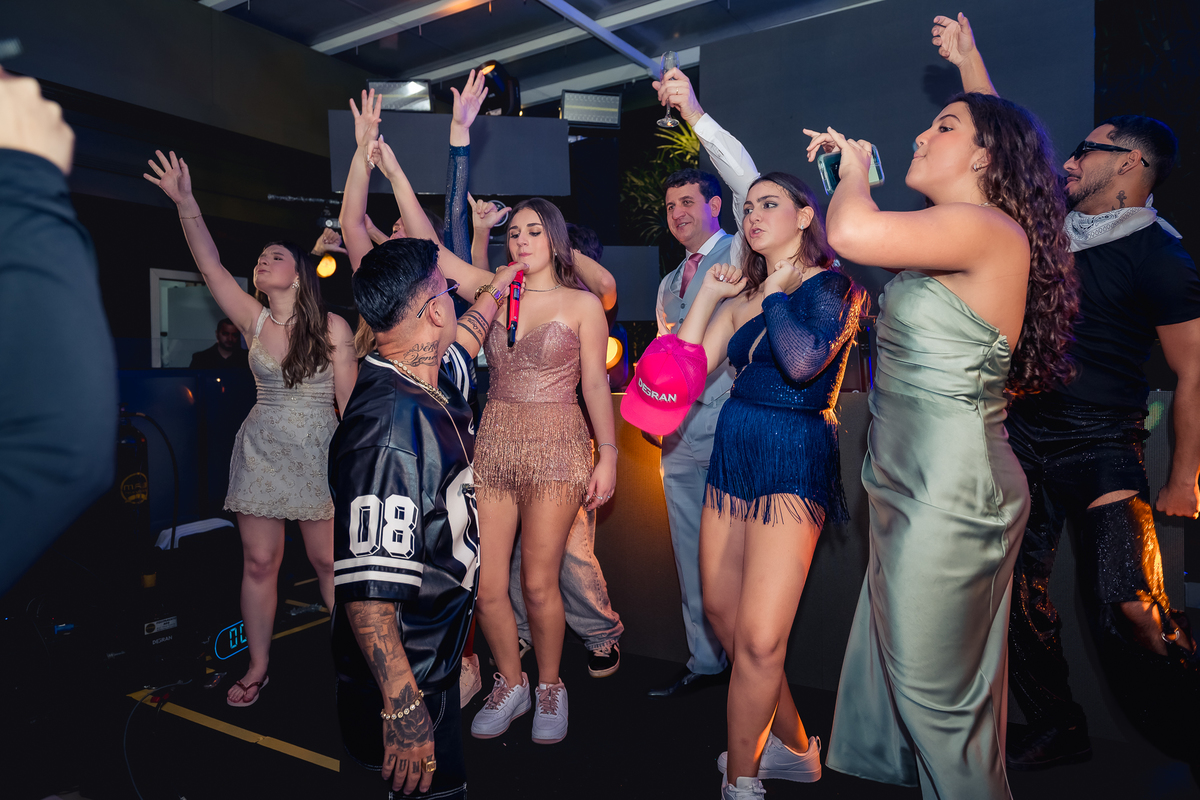 Debutante Isabella com Danny no palco