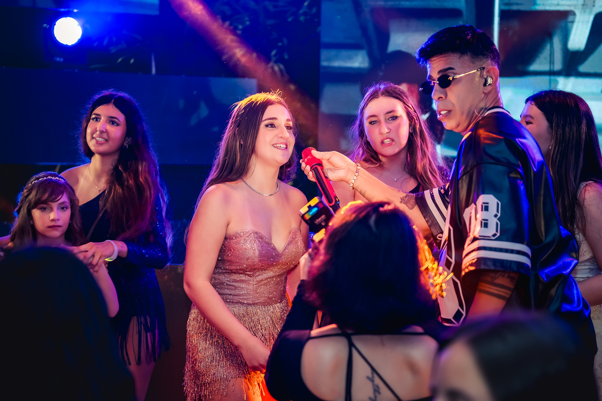 Debutante Isabella com Danny no palco na casa das canoas - São Conrado