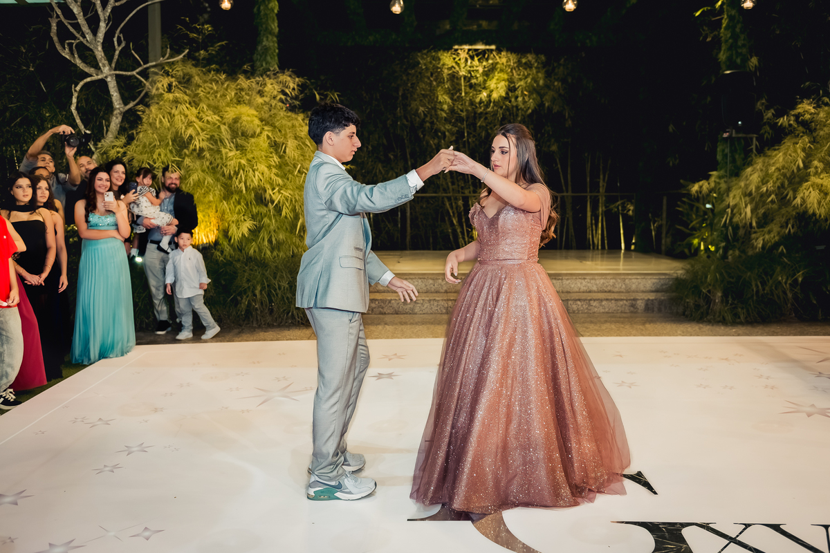 valsa da Isabella com o principe no local do cerimonial na casa das canoas - São Conrado