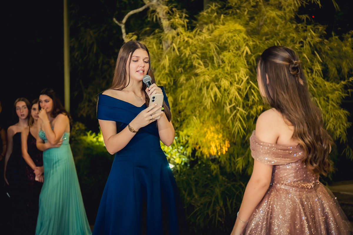 homenagem das amigas no local do cerimonial da festa de 15 anos da isabella na casa das canoas - São Conrado