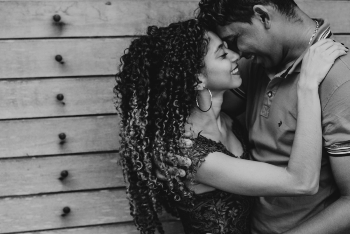 momento romântico de casal