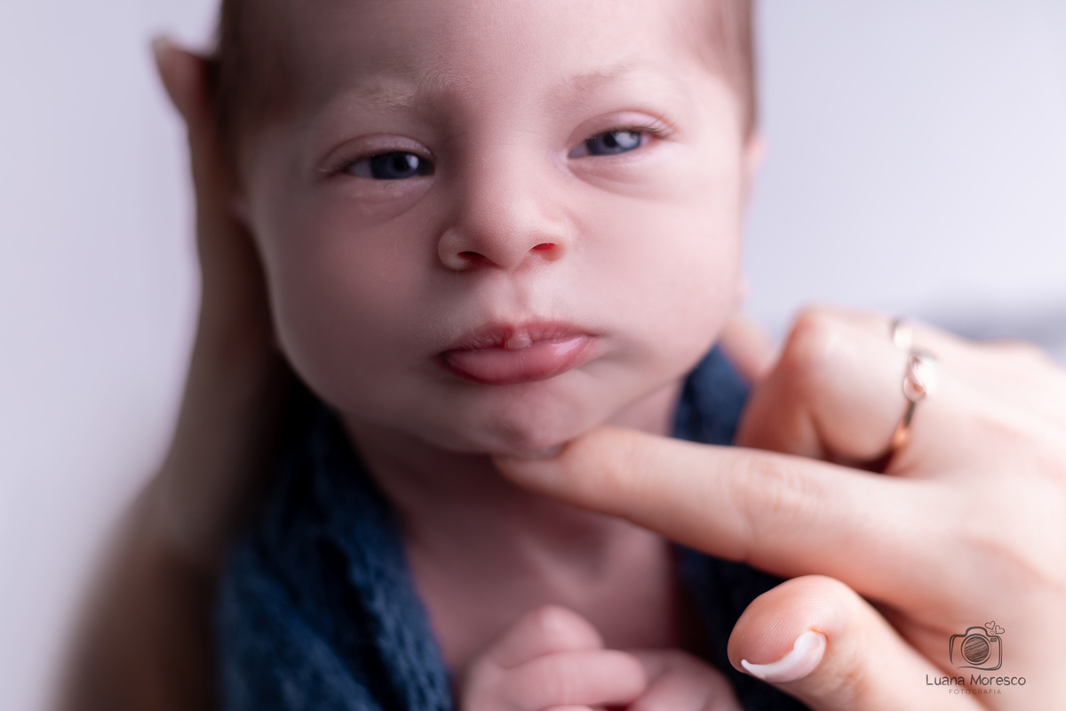 ensaio, newborn, sessão, recem, nascido, bebe, primeiros dias, onde, quando, melhor, mais, estudio, luana, moresco, fotografia, ijui, santo angelo, cruz alta, ibirubá, panambi, santo augusto, posicionamento, indicação, valor, preço, segurança, menino, fam