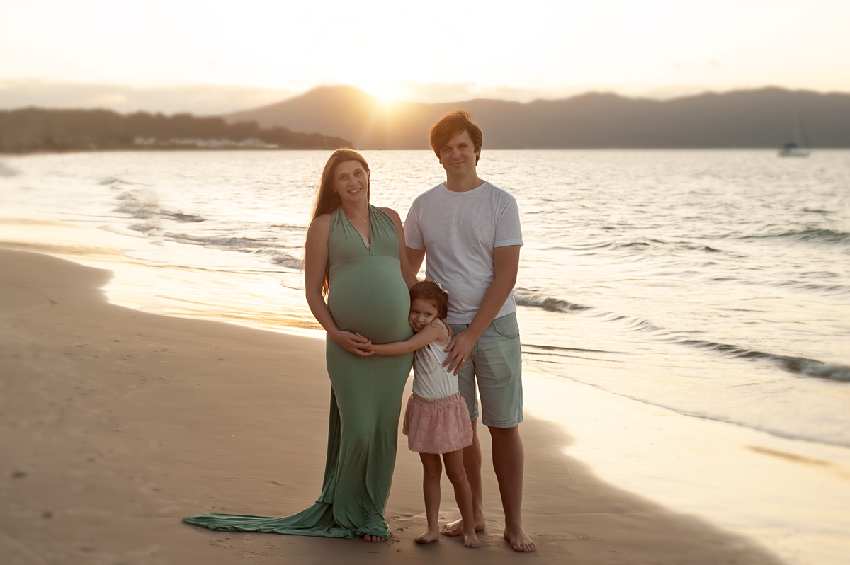 Família em Jurerê gestante marido e filhinha 