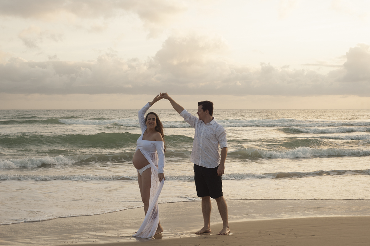 Casal dançando na Praia Brava