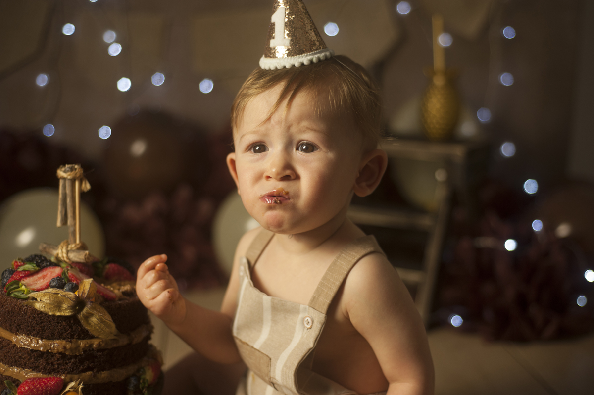 Smash primeiro aninho do Francisco bebê provou o bolo 