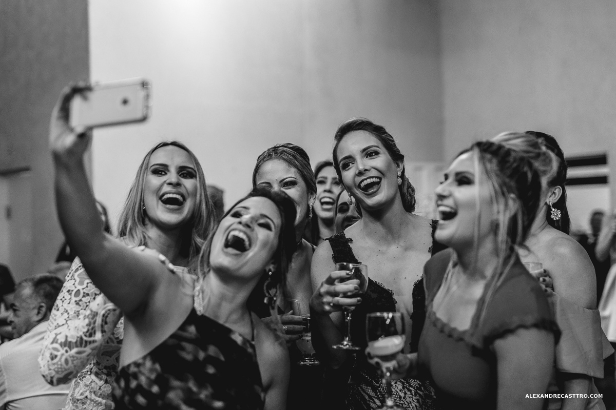 festa dos noivos de casamento com amigasa da noiva