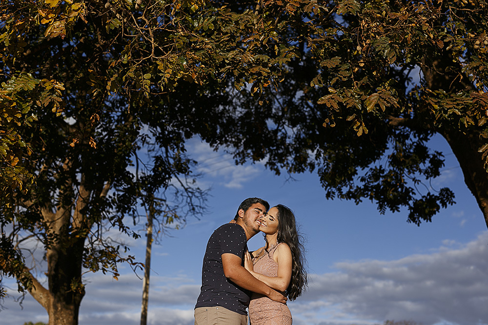 ensaio de casal romantico fotos namorando muito amor ceu azul colors