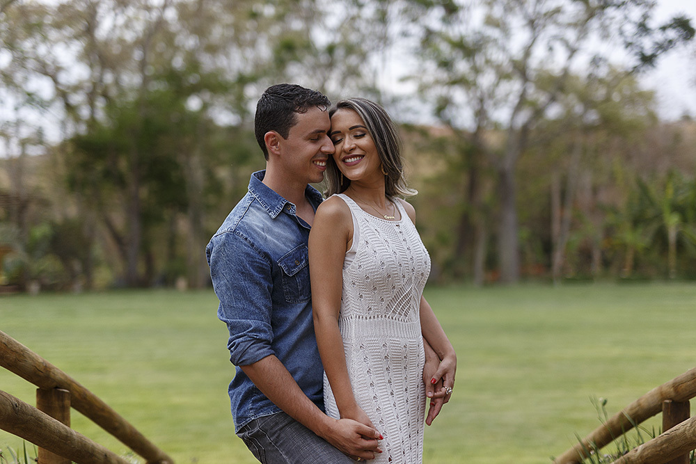 ensaio de noivos para casamento em patos de minas fotografias no campo