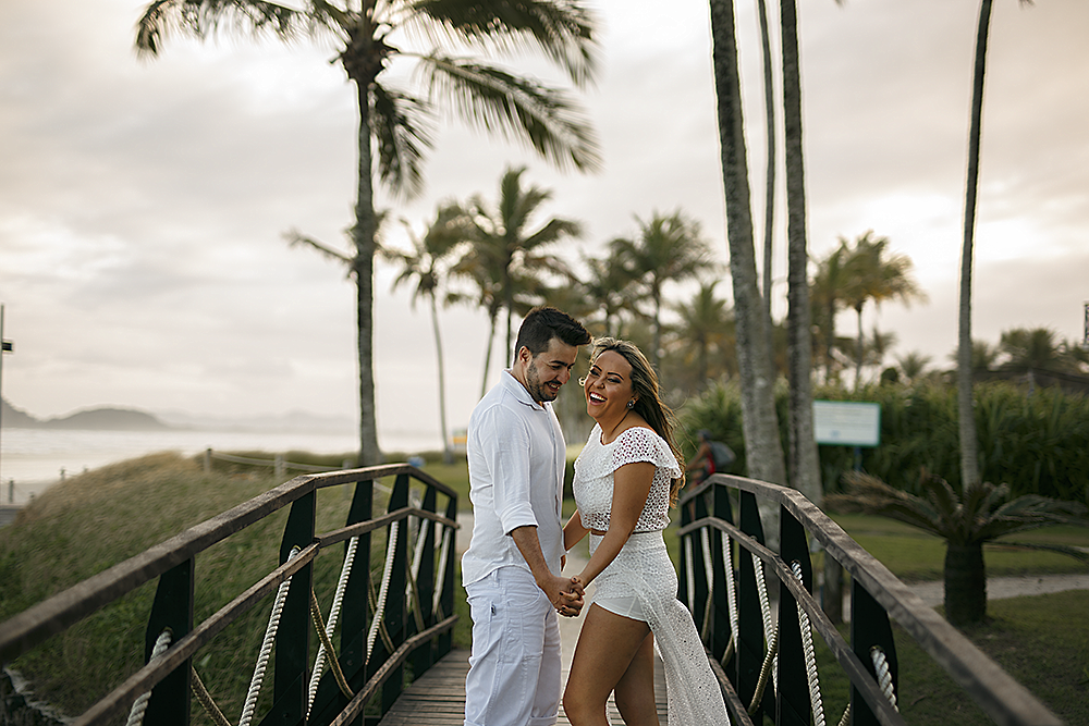 Ensaio casal em na Praia de riviera de são loureço litoral de são paulo