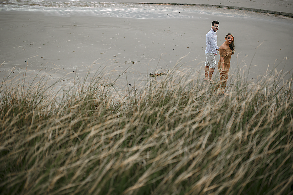Ensaio casal em na Praia de riviera de são loureço litoral de são paulo bertioga apaixonados