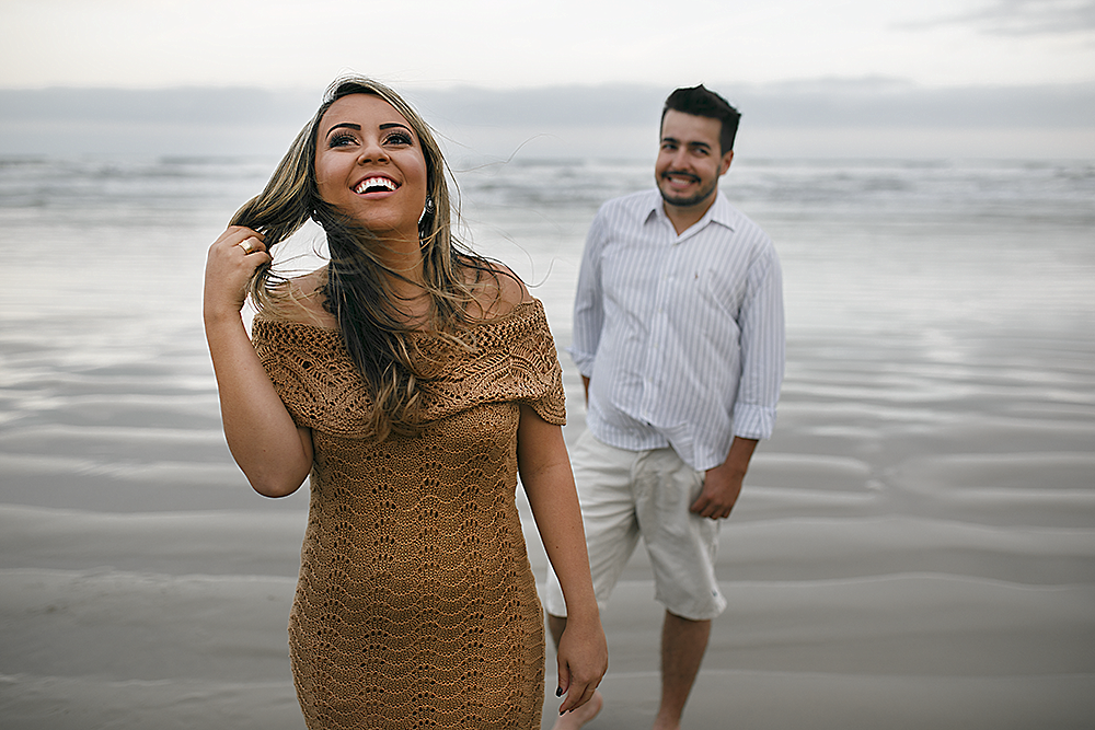 Ensaio casal em na Praia de riviera de são loureço litoral de são paulo bertioga apaixonados