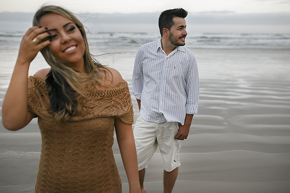 Ensaio casal em na Praia de riviera de são loureço litoral de são paulo bertioga apaixonados