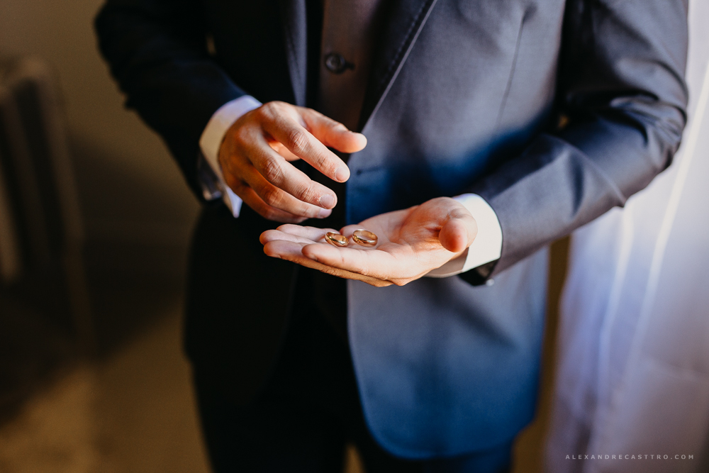 fotos de Casamento Carla e ricardo em Patos de Minas fotografo alexandre casttro aliancas do noivo