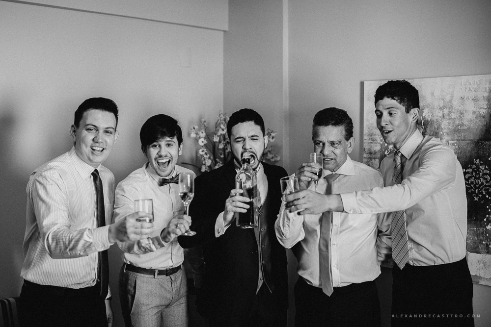 fotos de Casamento Carla e ricardo em Patos de Minas fotografo alexandre casttro brinde amigos