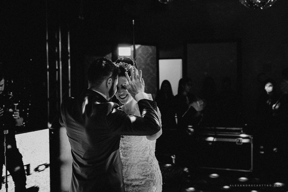 fotos de Casamento Carla e ricardo em Patos de Minas fotografo alexandre dança preto e branco casttro