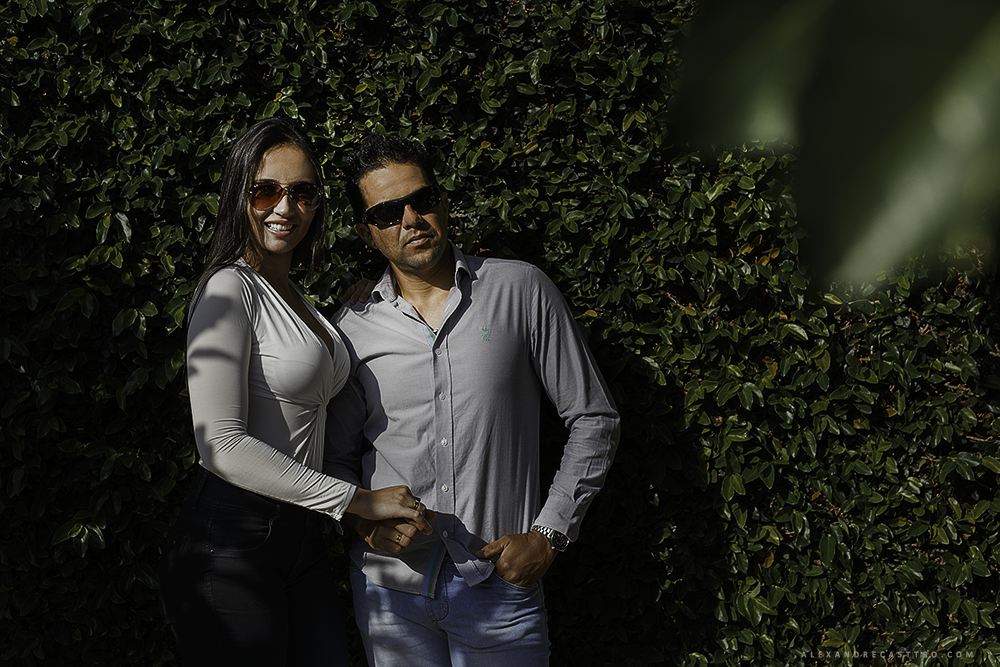 Ensaio fotografico realizado por alexandre casttro em patos de minas com o casal luciana e rodrigo fotos com muitos sorrisos alegria e amor