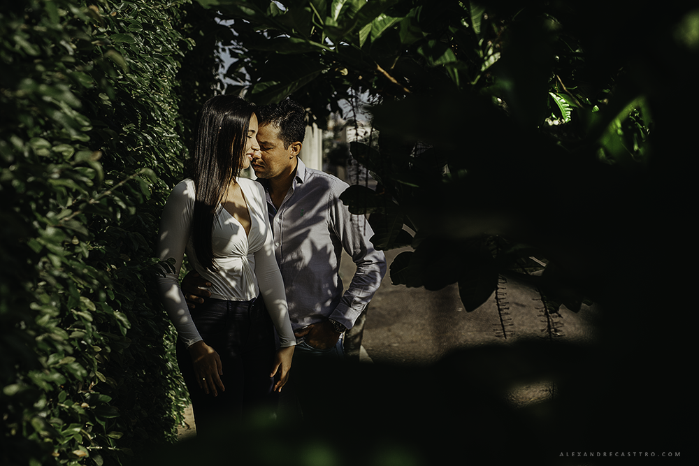 Ensaio fotografico realizado por alexandre casttro em patos de minas com o casal luciana e rodrigo fotos com muitos sorrisos alegria e amor