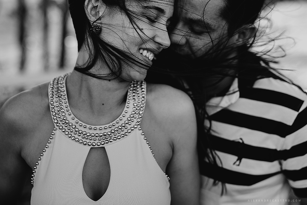 Ensaio fotografico realizado por alexandre casttro em patos de minas com o casal luciana e rodrigo fotos com muitos sorrisos alegria e amor