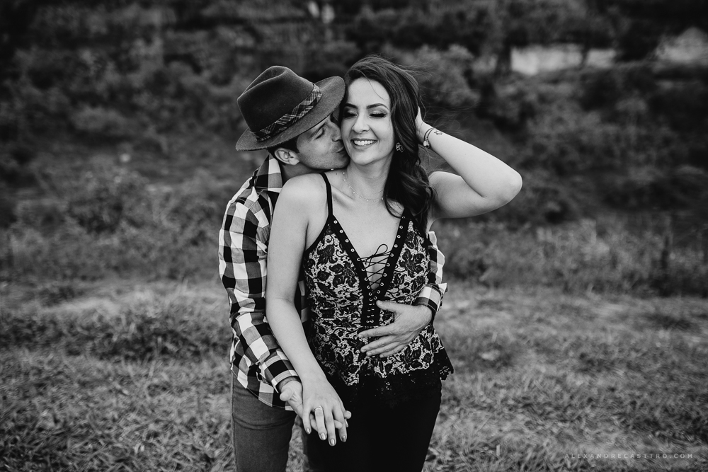 Ensaio namorando do casal apaixonado alexia e wander que vao se casar em carmo do paranaiba e vai ser fotografado por alexandre casttro