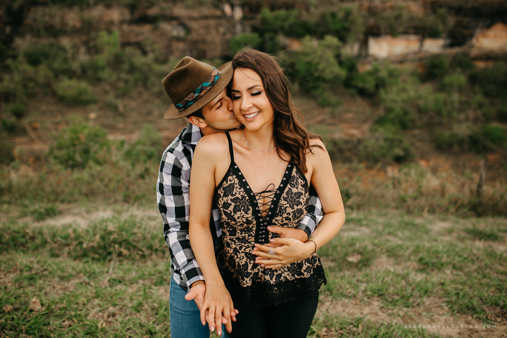 Ensaio namorando do casal apaixonado alexia e wander que vao se casar em carmo do paranaiba e vai ser fotografado por alexandre casttro