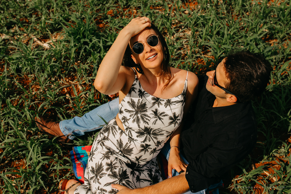 Ensaio namorando do casal apaixonado alexia e wander que vao se casar em carmo do paranaiba e vai ser fotografado por alexandre casttro