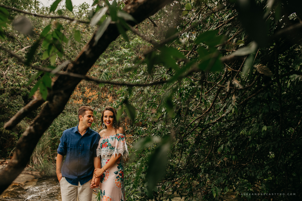 Ensaio namorando do casal apaixonado alexia e wander que vao se casar em carmo do paranaiba e vai ser fotografado por alexandre casttro