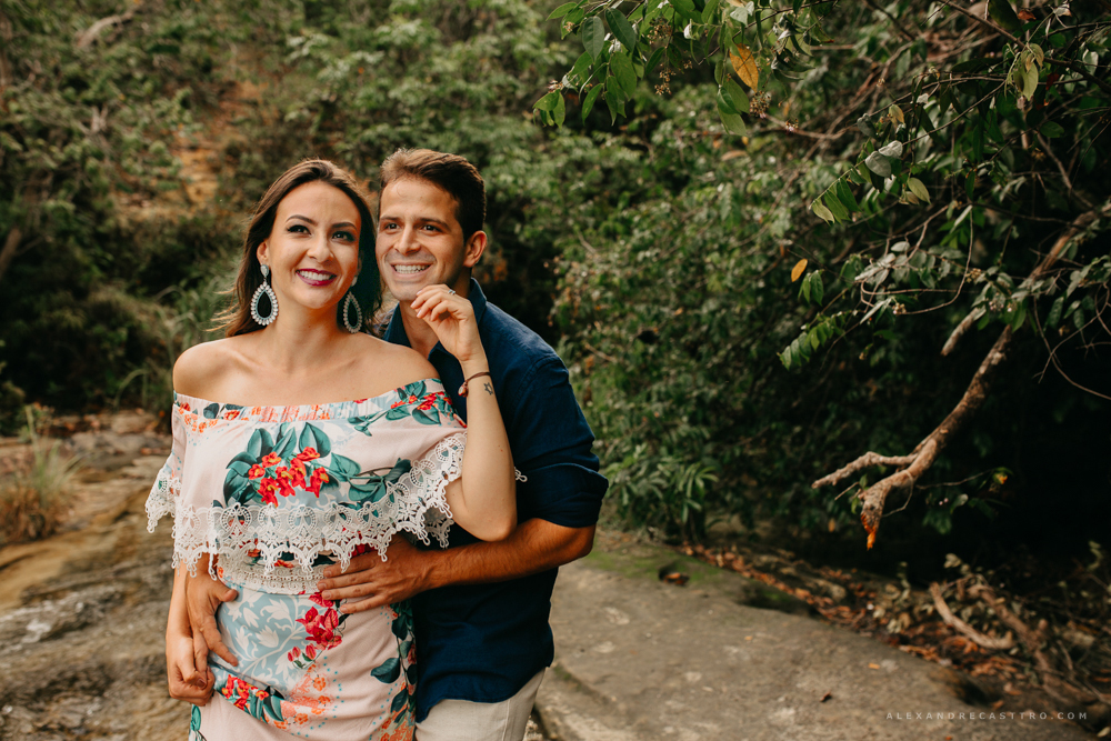 Ensaio namorando do casal apaixonado alexia e wander que vao se casar em carmo do paranaiba e vai ser fotografado por alexandre casttro fotos feitas na cachoeira da taboca em patos de minas e lagoa grande
