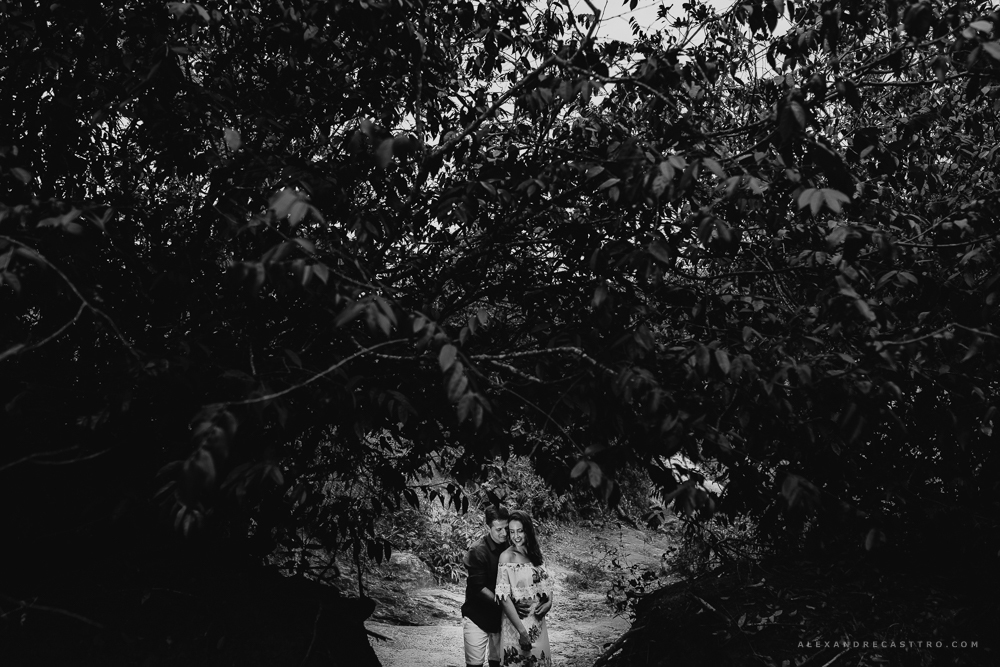 Ensaio namorando do casal apaixonado alexia e wander que vao se casar em carmo do paranaiba e vai ser fotografado por alexandre casttro fotos feitas na cachoeira da taboca em patos de minas e lagoa grande