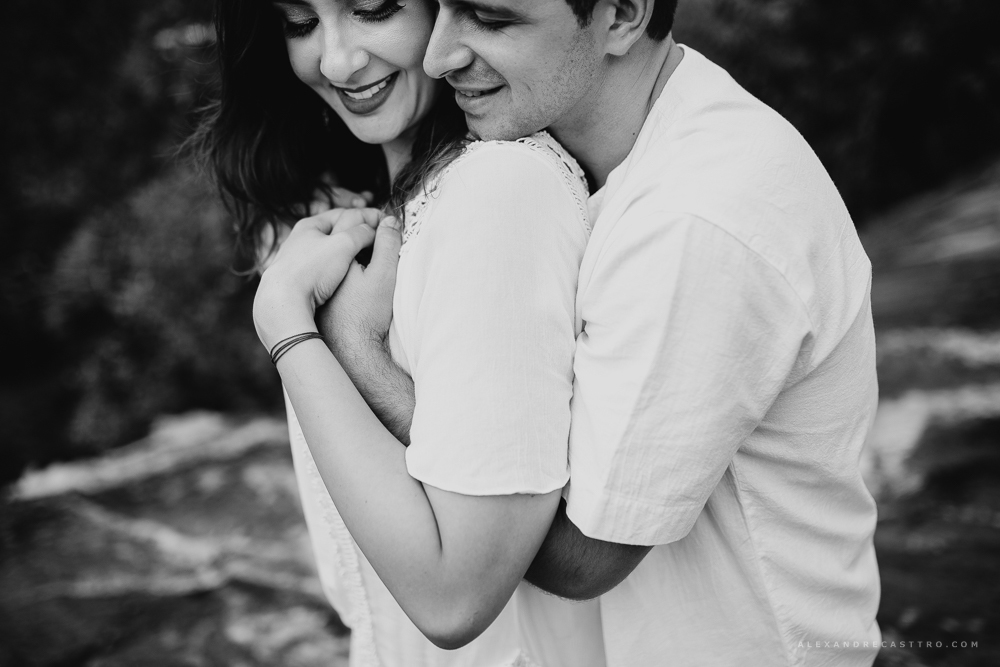 Ensaio namorando do casal apaixonado alexia e wander que vao se casar em carmo do paranaiba e vai ser fotografado por alexandre casttro fotos feitas na cachoeira da taboca em patos de minas e lagoa grande