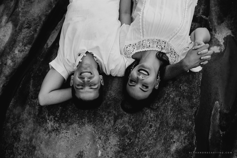 Ensaio namorando do casal apaixonado alexia e wander que vao se casar em carmo do paranaiba e vai ser fotografado por alexandre casttro fotos feitas na cachoeira da taboca em patos de minas e lagoa grande