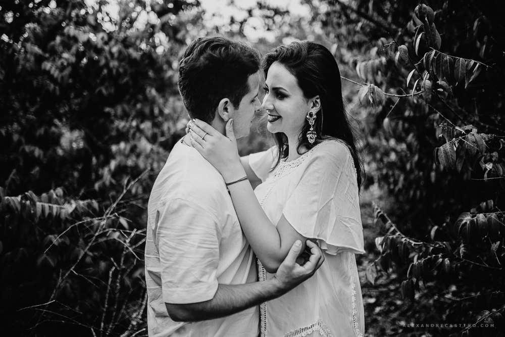 Ensaio namorando do casal apaixonado alexia e wander que vao se casar em carmo do paranaiba e vai ser fotografado por alexandre casttro fotos feitas na cachoeira da taboca em patos de minas e lagoa grande