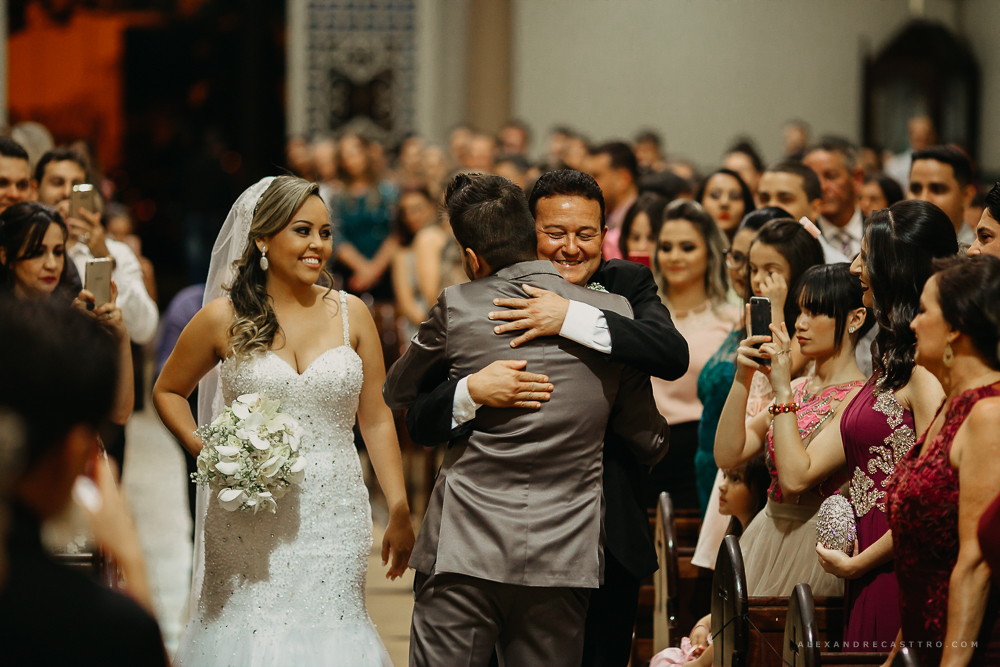 Casamento de Debora e Rogerio em Patos de Minas na Igreja santa terezinha fotografo alexandre casttro