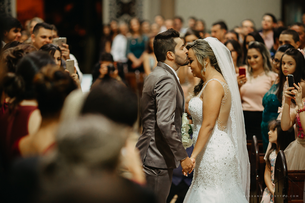 Casamento de Debora e Rogerio em Patos de Minas na Igreja santa terezinha fotografo alexandre casttro