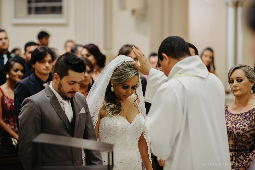 Casamento de Debora e Rogerio em Patos de Minas na Igreja santa terezinha fotografo alexandre casttro