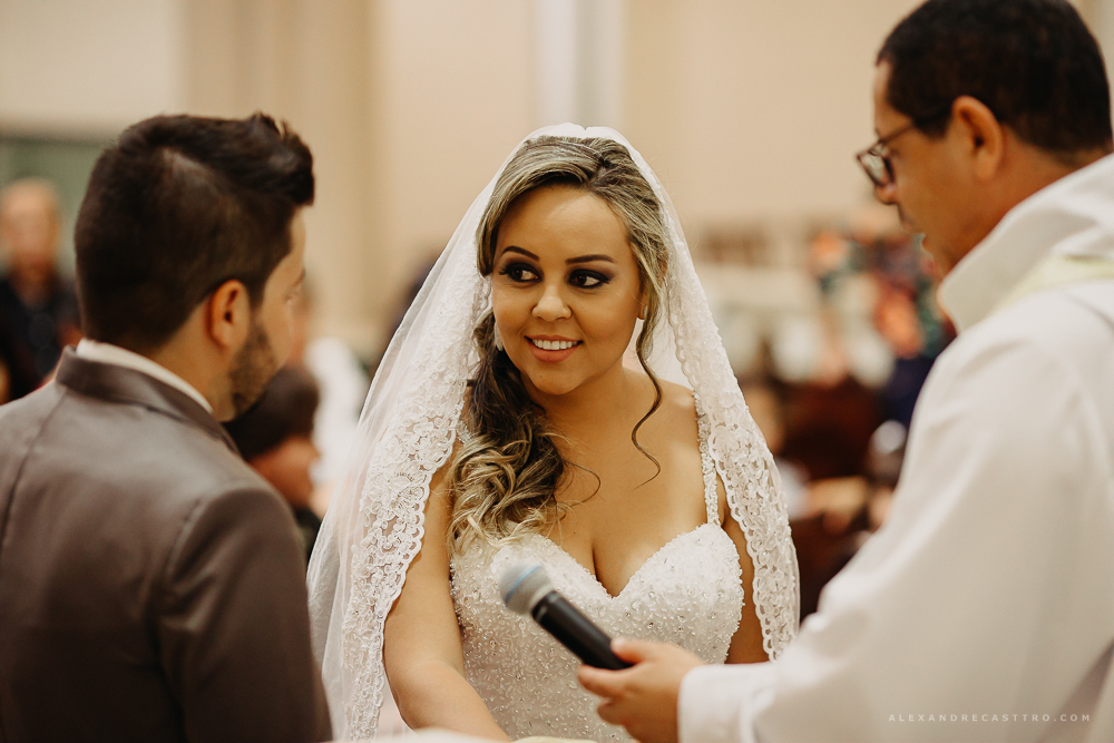 Casamento de Debora e Rogerio em Patos de Minas na Igreja santa terezinha fotografo alexandre casttro