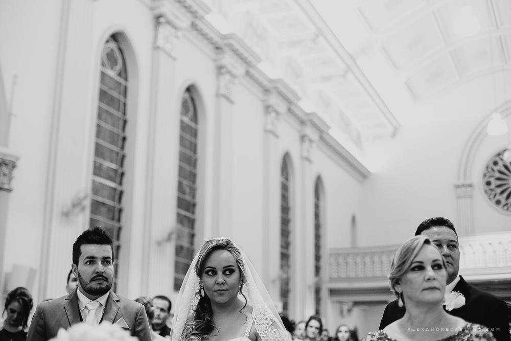 Casamento de Debora e Rogerio em Patos de Minas na Igreja santa terezinha fotografo alexandre casttro