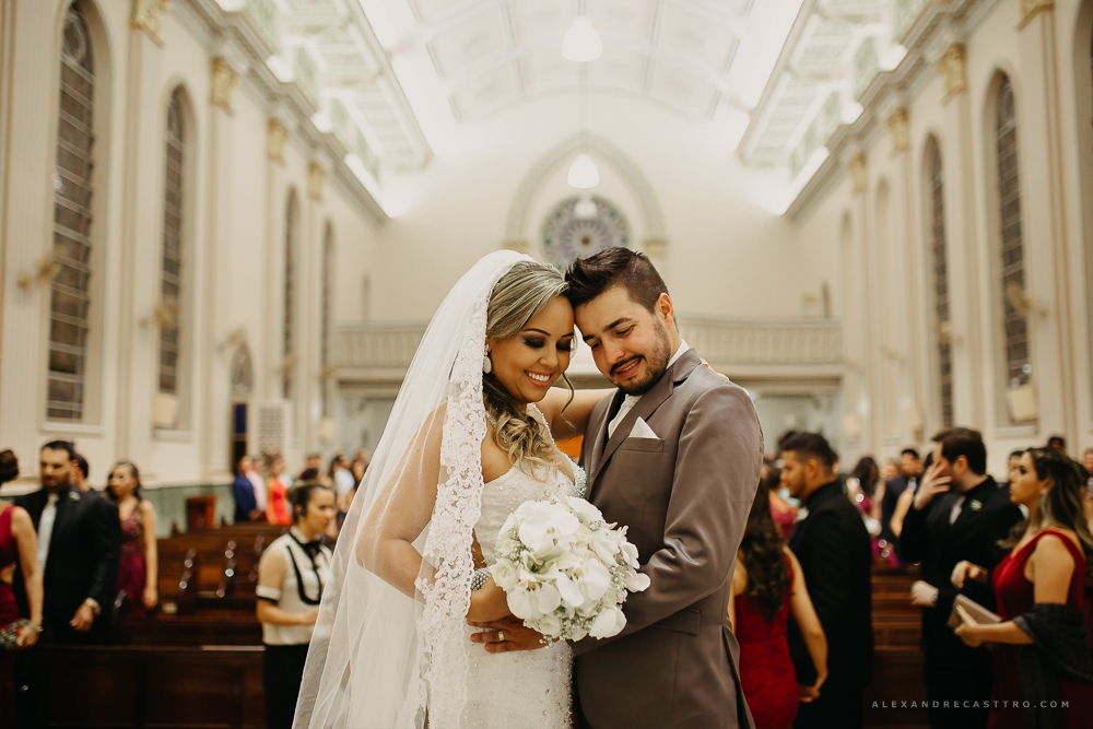 Casamento de Debora e Rogerio em Patos de Minas na Igreja santa terezinha fotografo alexandre casttroCasamento de Debora e Rogerio em Patos de Minas na Igreja santa terezinha fotografo alexandre casttro