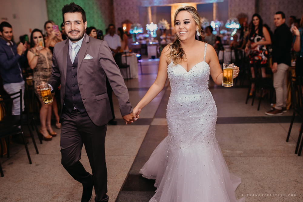 Casamento de Debora e Rogerio em Patos de Minas na Igreja santa terezinha fotografo alexandre casttro