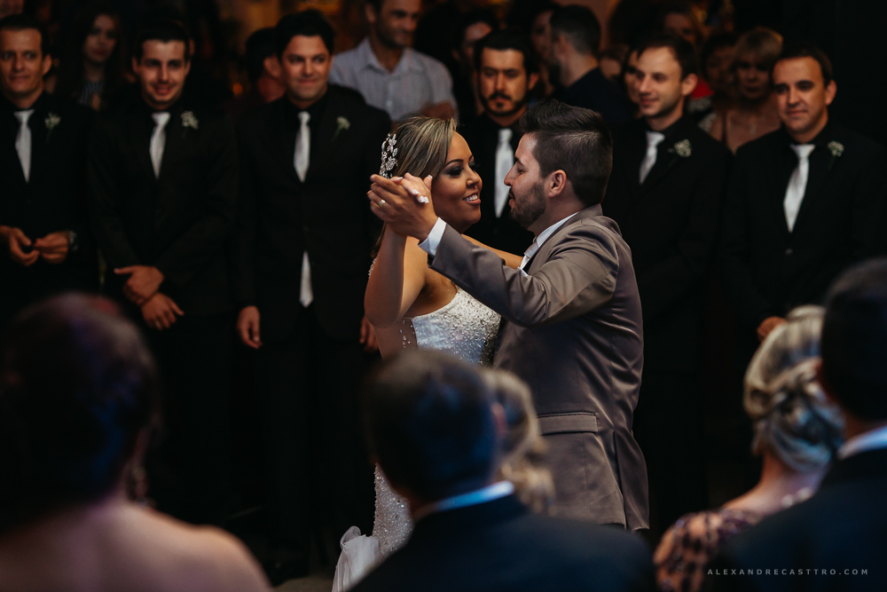Casamento de Debora e Rogerio em Patos de Minas na Igreja santa terezinha fotografo alexandre casttro