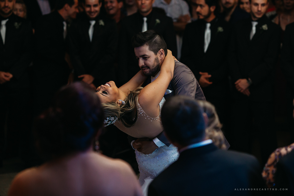 Casamento de Debora e Rogerio em Patos de Minas na Igreja santa terezinha fotografo alexandre casttro
